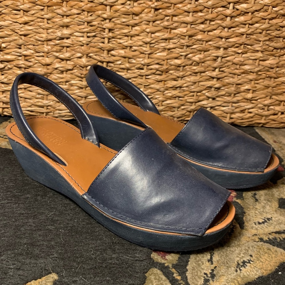 🌊KENNETH COLE REACTION FINE GLASS SANDALS🌊